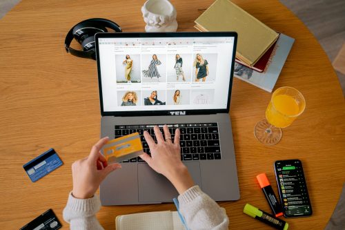 Completează-ți garderoba de Black Friday
